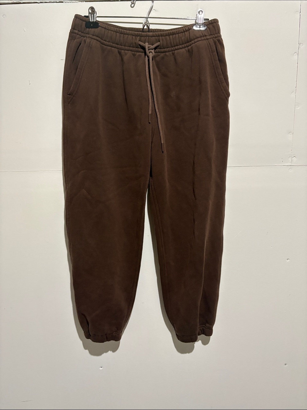 Men's Abercrombie & Fitch Essential Cinched Sweatpant, Brown. Sz Medium Short